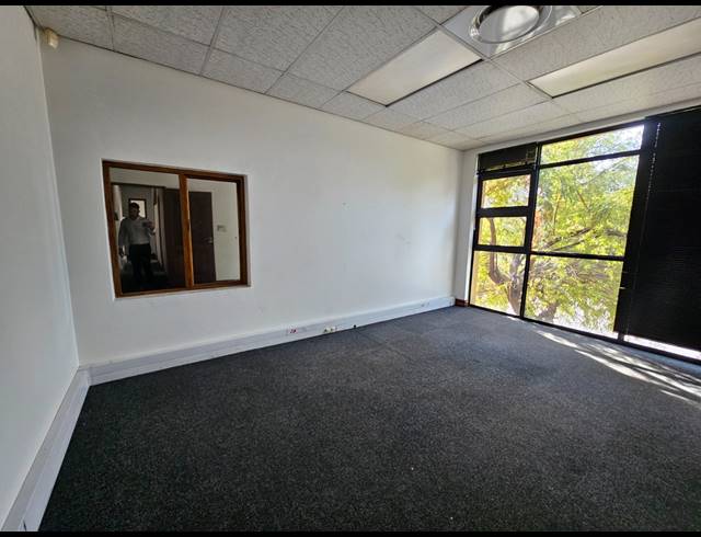 962M² WAREHOUSE TO LET IN NORTH RIDING